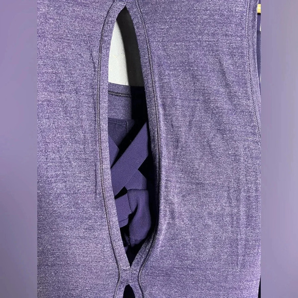 Lululemon Twist and Reach Tank in Heathered Aeon. Size 12 - Picture 7 of 11
